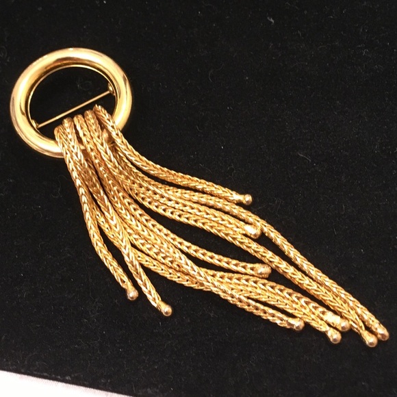 Vintage Jewelry - Vintage Circle With Liquid Gold Dangles Brooch